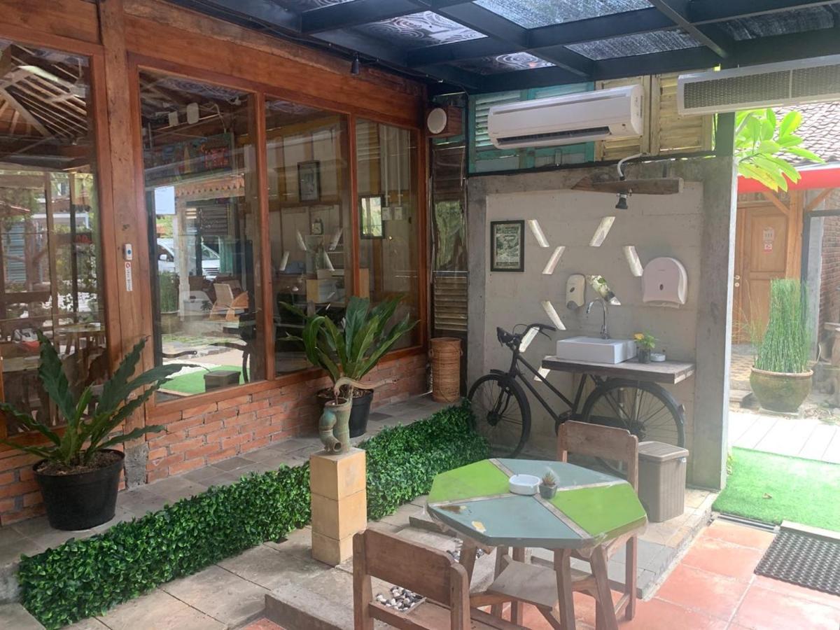 Kampung Lawasan Heritage Cottage Maguwo Extérieur photo