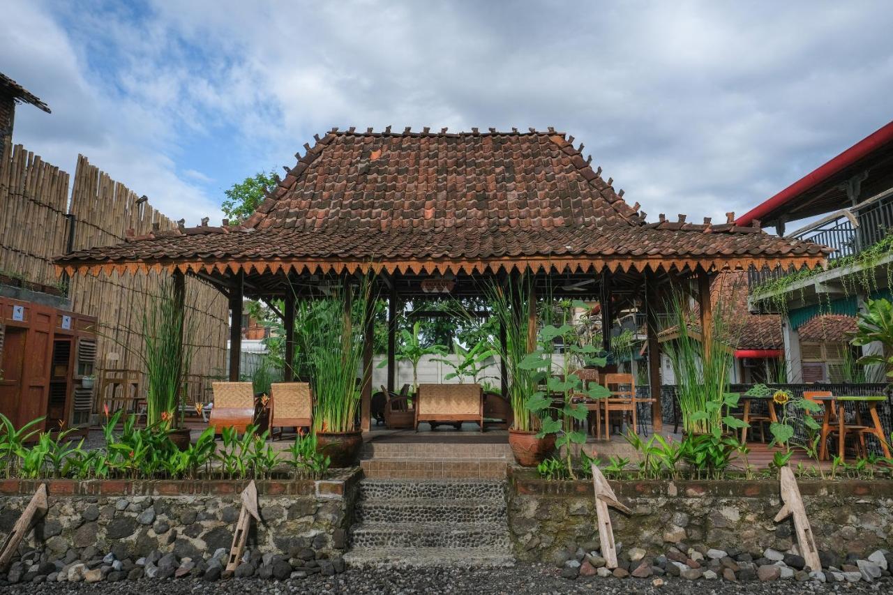 Kampung Lawasan Heritage Cottage Maguwo Extérieur photo