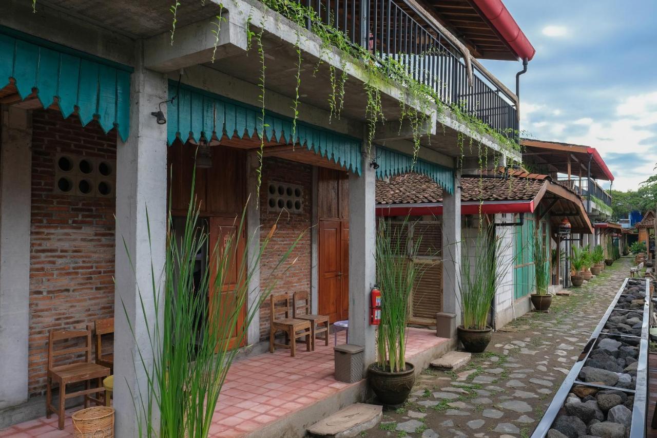 Kampung Lawasan Heritage Cottage Maguwo Extérieur photo