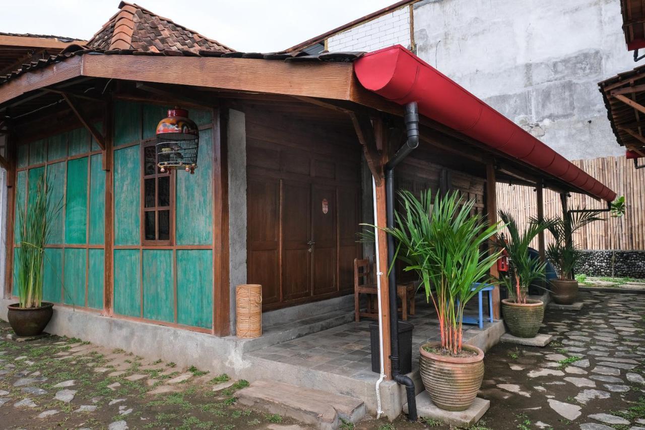 Kampung Lawasan Heritage Cottage Maguwo Extérieur photo