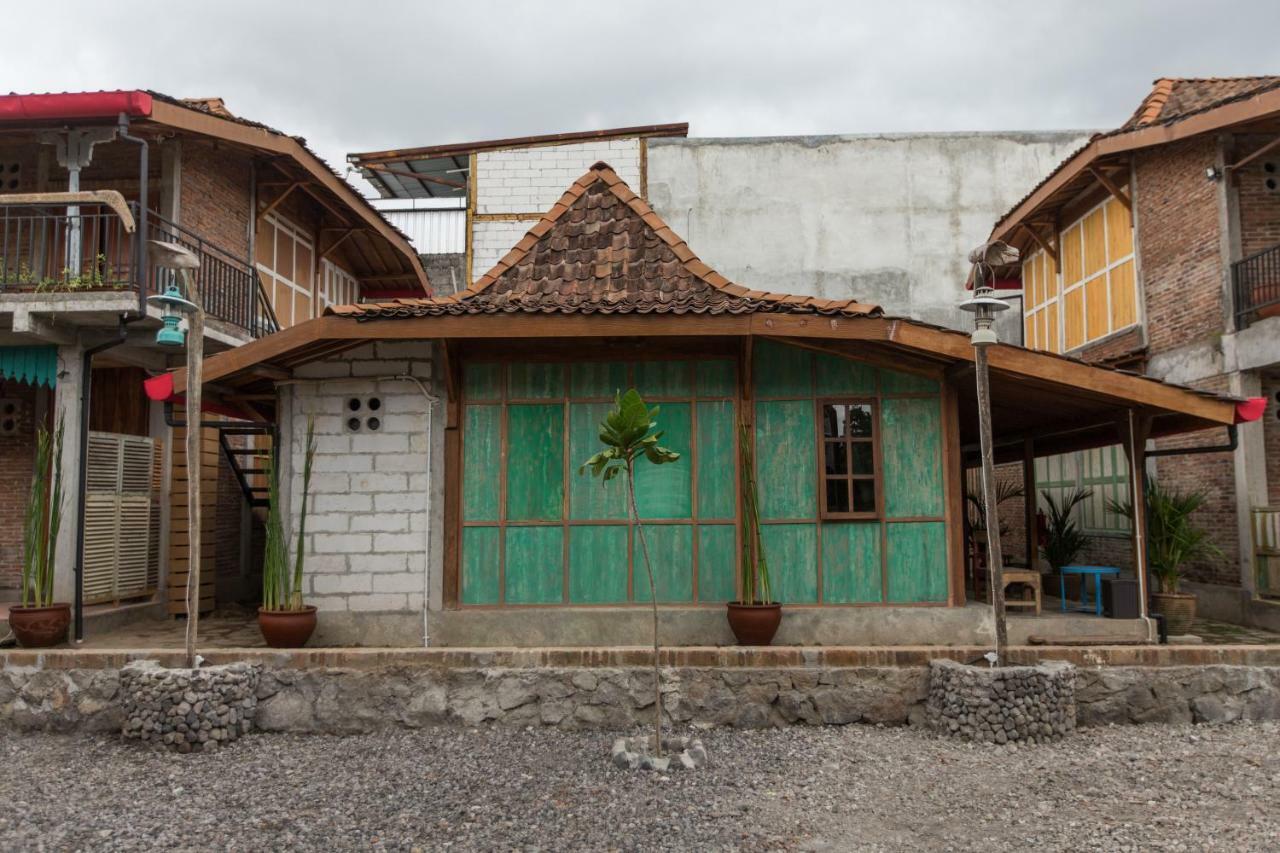 Kampung Lawasan Heritage Cottage Maguwo Extérieur photo