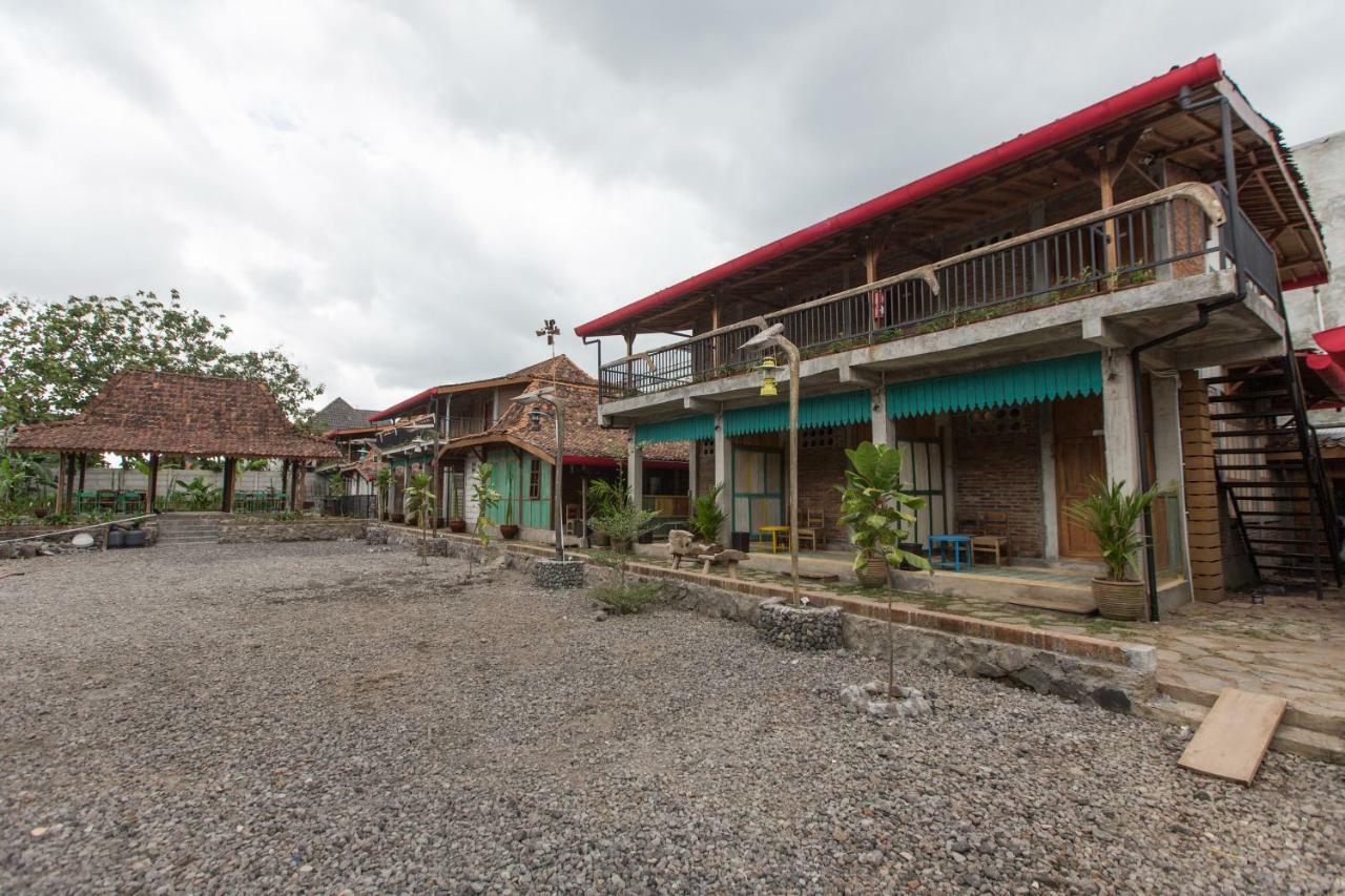 Kampung Lawasan Heritage Cottage Maguwo Extérieur photo