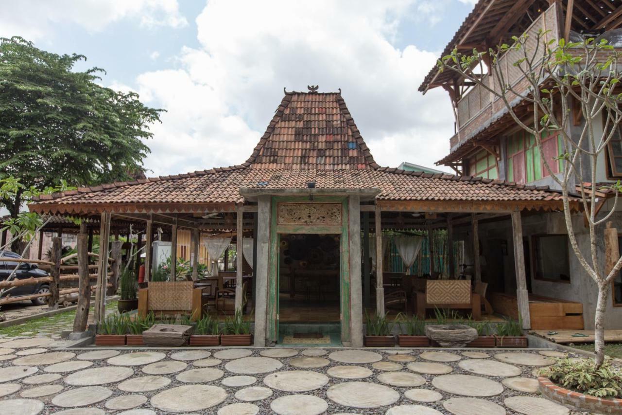 Kampung Lawasan Heritage Cottage Maguwo Extérieur photo